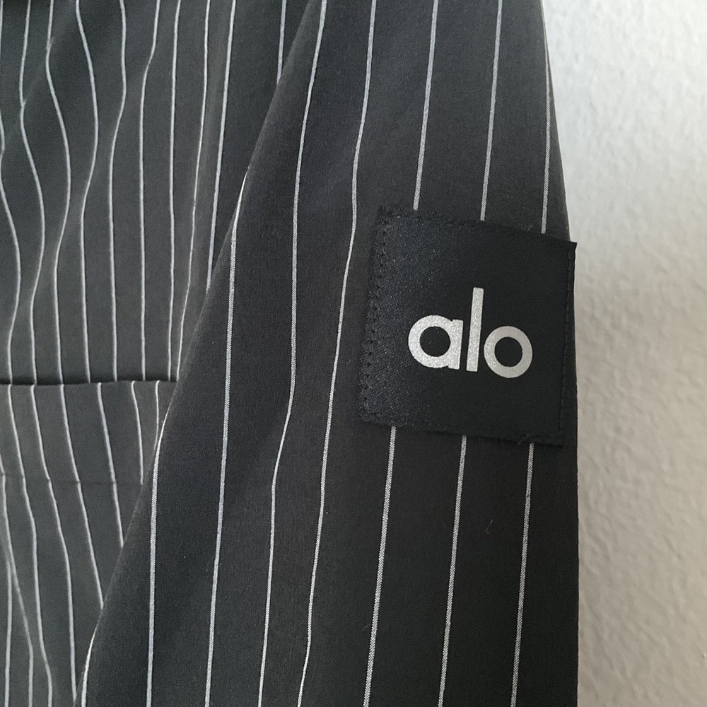 Alo Yoga Pinstripe Daylight Button Down Long Sleeve Black/Titanium XXS - Picture 13 of 15